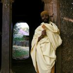 שלוש דתות נפגשות בג'ונגל