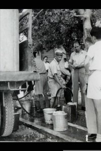 Water was one of Jerusalem’s biggest problems. With the mains supply cut, people filled buckets from emergency reserves I Photo: Israel National Photo Collection